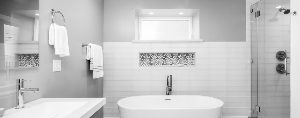 Luxury,Bathroom,Interior,With,An,Oval,Bathtub,Black,Stone,Tiles